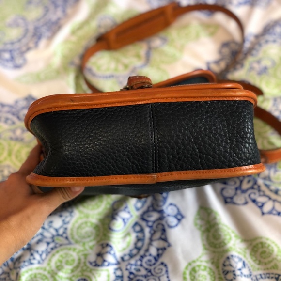 SOLD Vintage Dooney and Bourke Carrier Purse - Picture 5 of 14